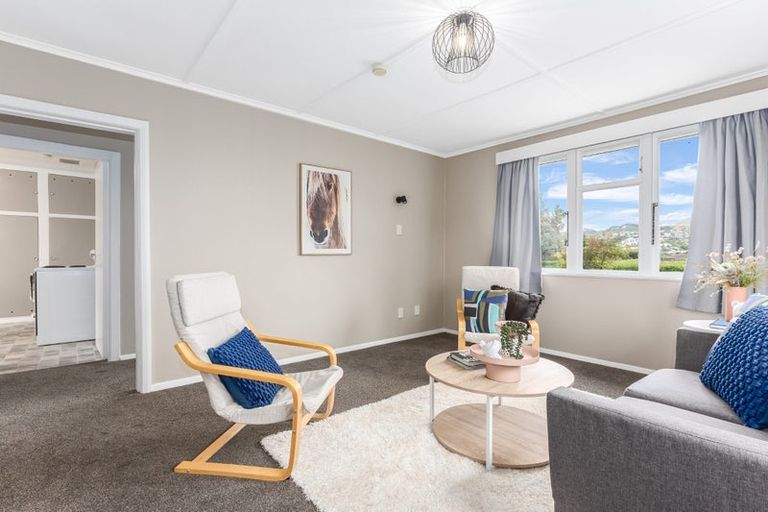 Photo of property in 15 Kapiti Crescent, Titahi Bay, Porirua, 5022