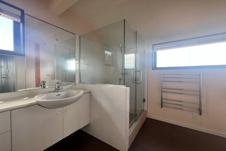 Photo of property in 23d Stanley Point Road, Stanley Point, Auckland, 0624