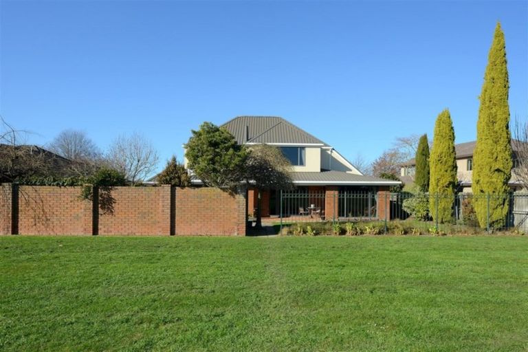 Photo of property in 5 Arundel Gate, Avonhead, Christchurch, 8042