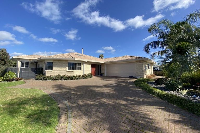 Photo of property in 18 Waru Nui Court, Orewa, 0931