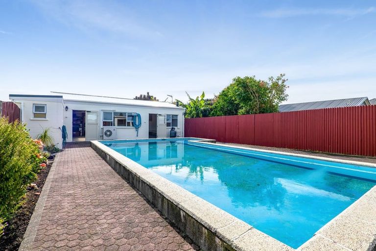 Photo of property in 82 Blake Street, Waitara, 4320