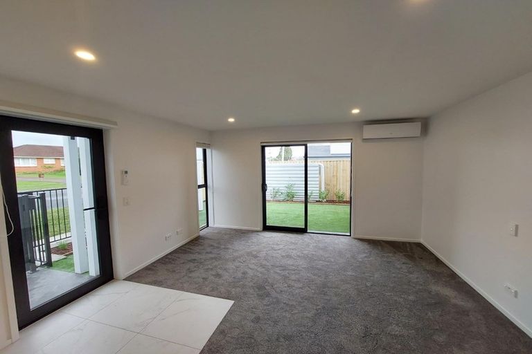 Photo of property in 1/87 Taikata Road, Te Atatu Peninsula, Auckland, 0610