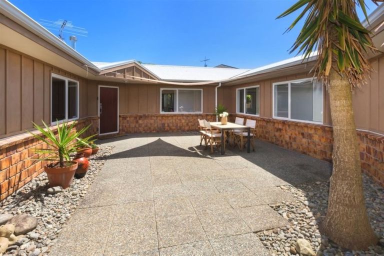 Photo of property in 17 Ashleigh Way, Waikanae Beach, Waikanae, 5036