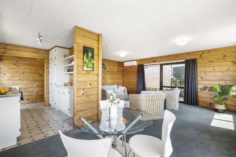 Photo of property in 1/8 Camilla Grove, Totara Vale, Auckland, 0629