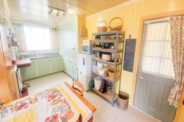 Photo of property in 17 Half Mile Road, Tuatapere, 9620