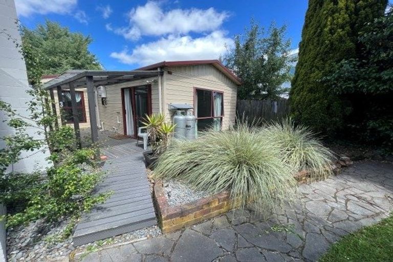 Photo of property in 37 Burnside Crescent, Burnside, Christchurch, 8053
