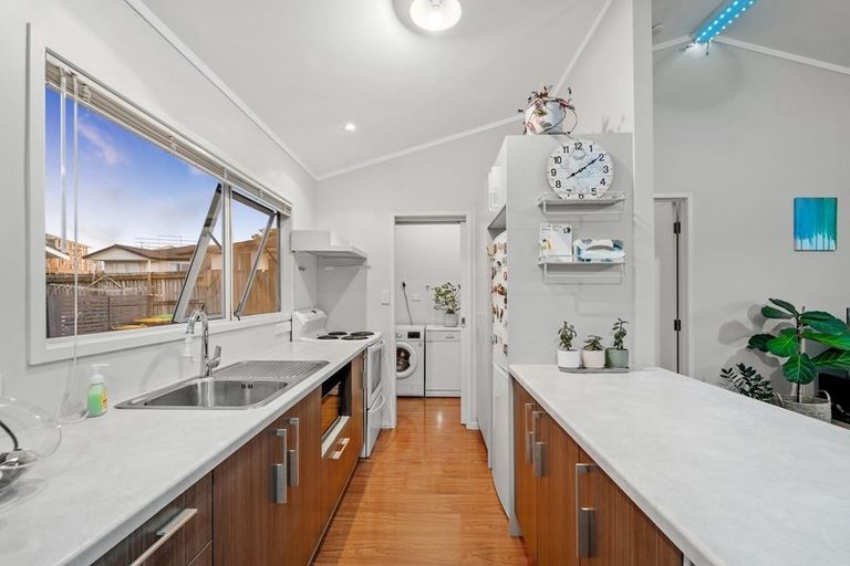 Photo of property in 21a Sabot Place, Massey, Auckland, 0614