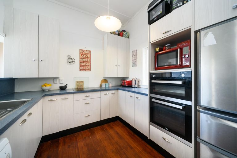 Photo of property in 41 Shamrock Street, Takaro, Palmerston North, 4412