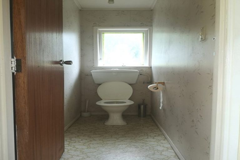 Photo of property in 1/2 Yacht Place, Bucklands Beach, Auckland, 2012