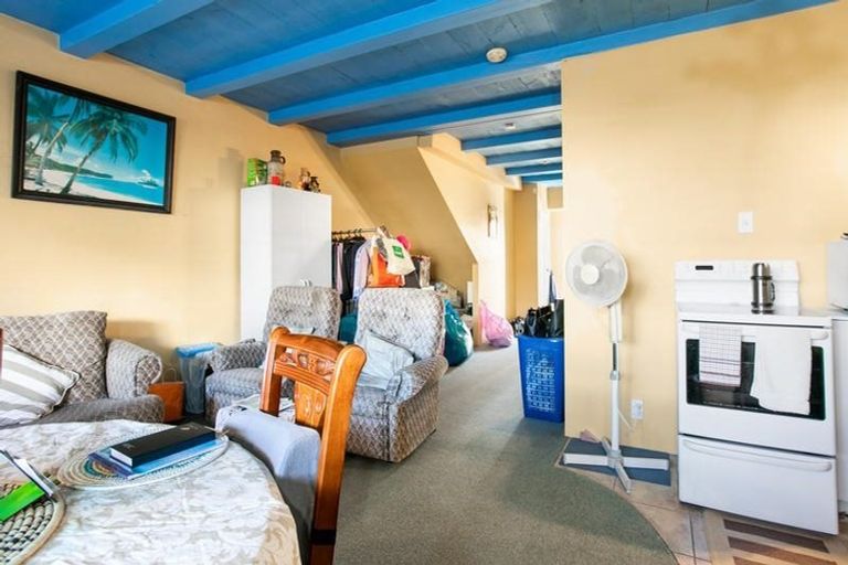 Photo of property in 10 Captain Scott Road, Glen Eden, Auckland, 0602