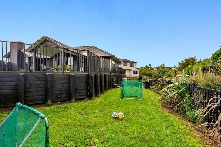 Photo of property in 82 Hayfield Way, Karaka, Papakura, 2113