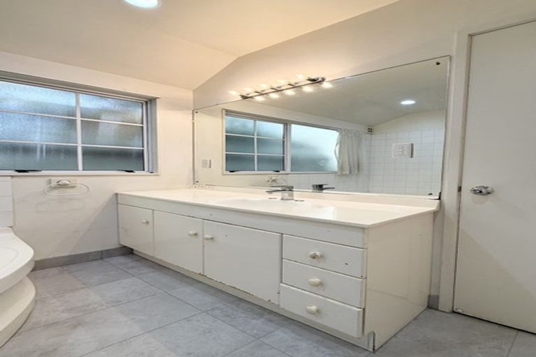 Photo of property in 38a Cherub Place, West Harbour, Auckland, 0618