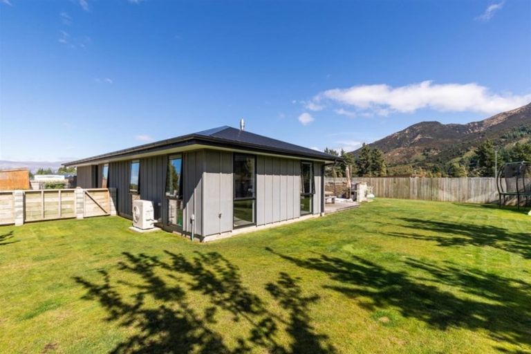 Photo of property in 2 Little Maude Drive, Lake Hawea, Wanaka, 9382