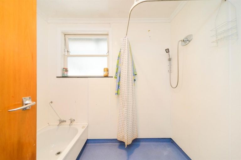 Photo of property in 100 Alexandra Street, Marton, 4710