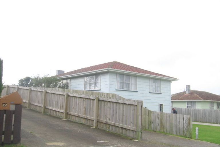 Photo of property in 28 Beauzami Crescent, Ascot Park, Porirua, 5024