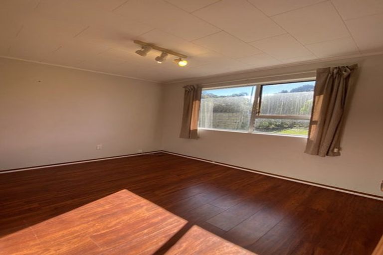 Photo of property in 21 Lavery Place, Sunnynook, Auckland, 0632