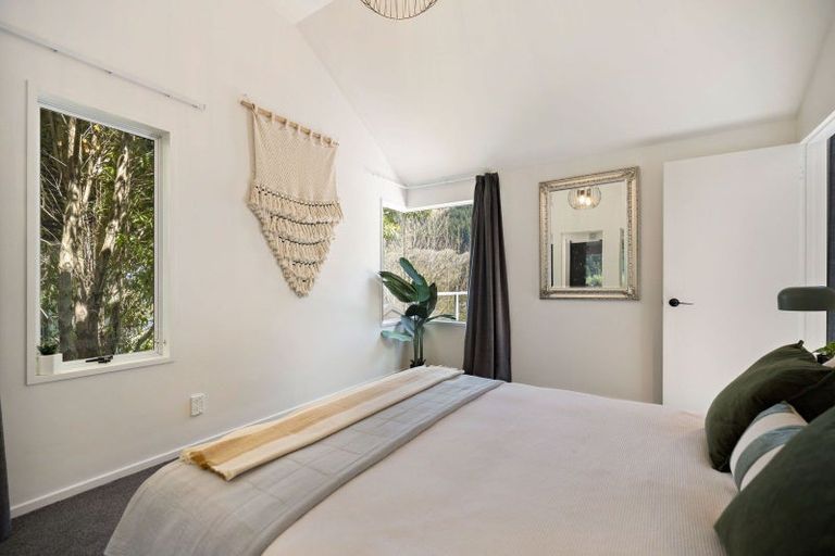 Photo of property in 12 Mackinnon Terrace, Sunshine Bay, Queenstown, 9300