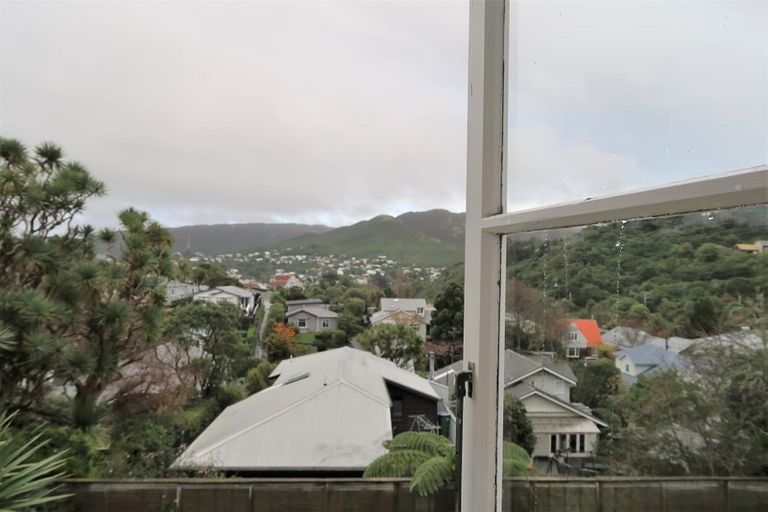 Photo of property in 10 Lucknow Terrace, Khandallah, Wellington, 6035