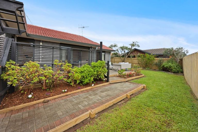 Photo of property in 76 Burswood Drive, Burswood, Auckland, 2013