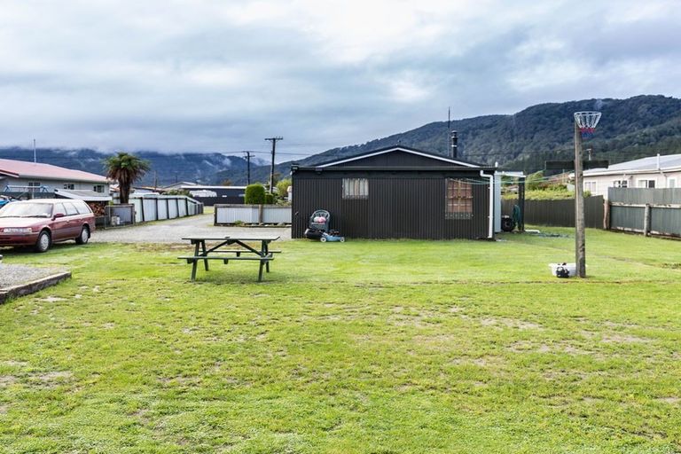 Photo of property in 14 Matai Street, Dobson, Greymouth, 7805