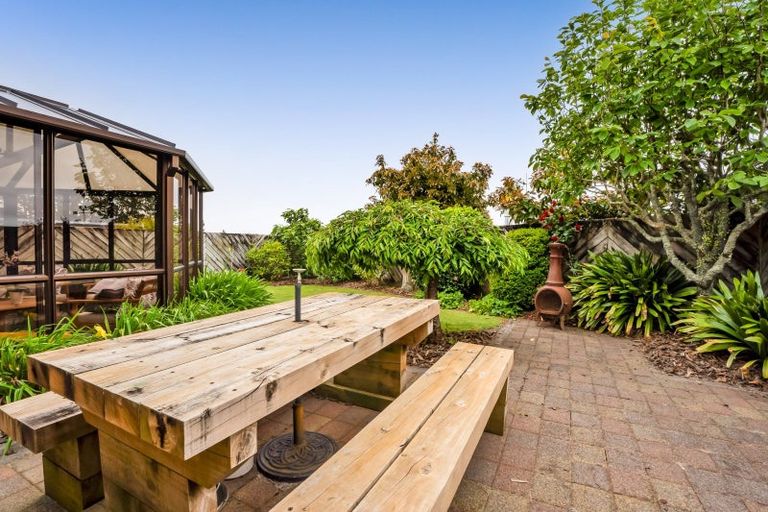 Photo of property in 17 Caledonia Place, Highlands Park, New Plymouth, 4312