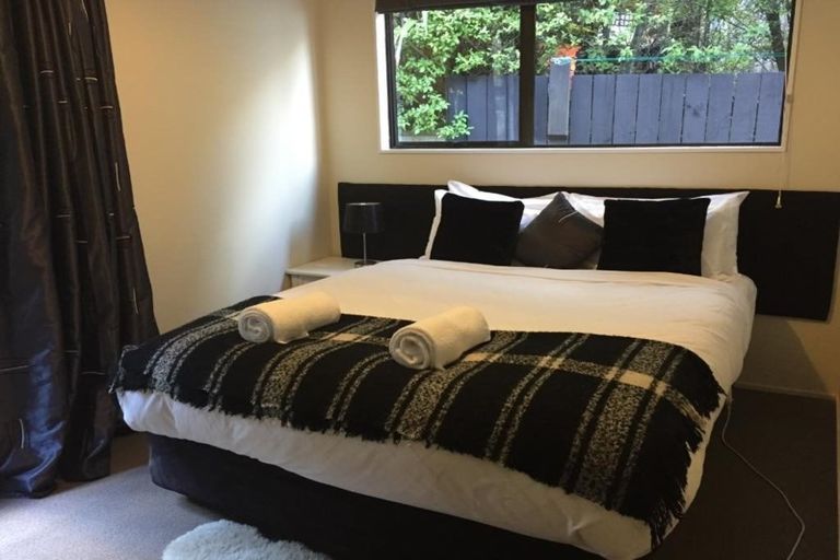 Photo of property in 7 Mckerrow Place, Sunshine Bay, Queenstown, 9300