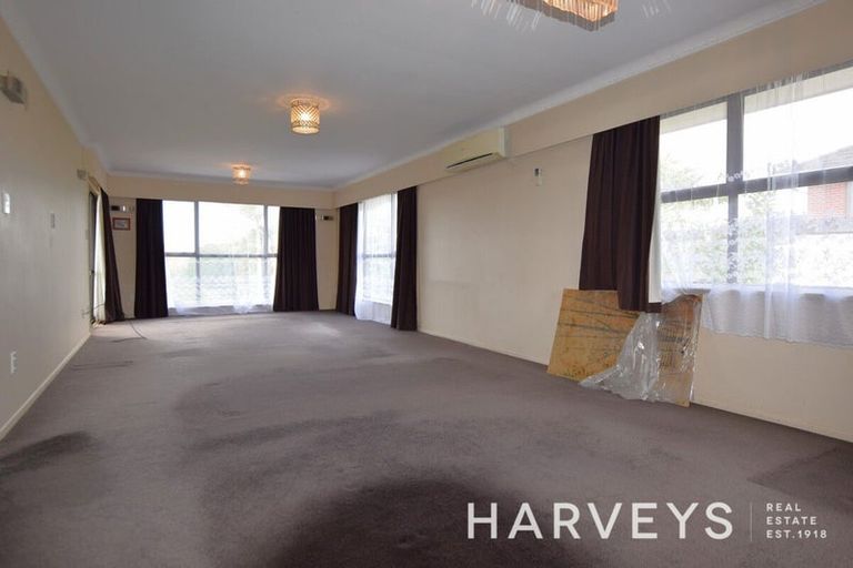 Photo of property in 52 Tiroroa Avenue, Te Atatu South, Auckland, 0610