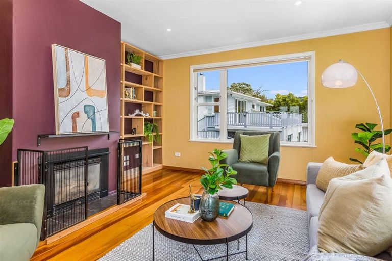 Photo of property in 60 Taylor Terrace, Tawa, Wellington, 5028