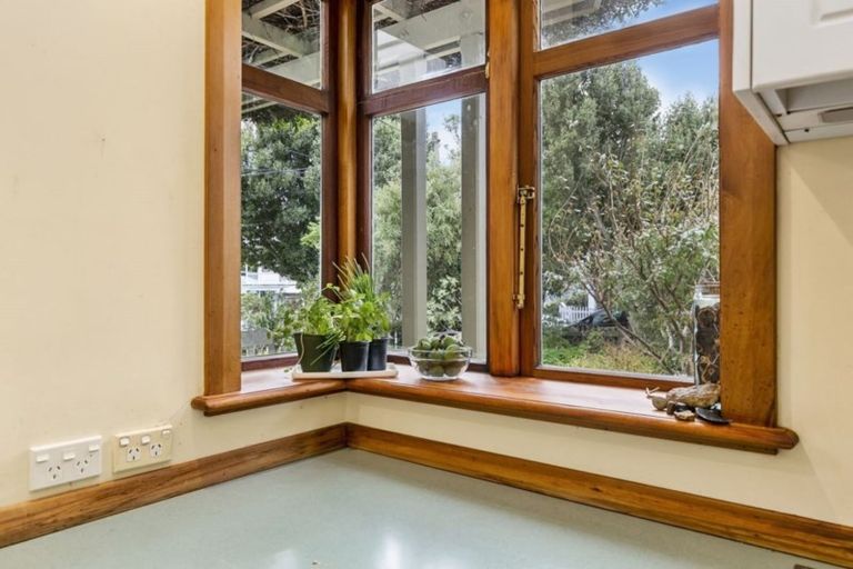 Photo of property in 16 Chatham Street, Berhampore, Wellington, 6023