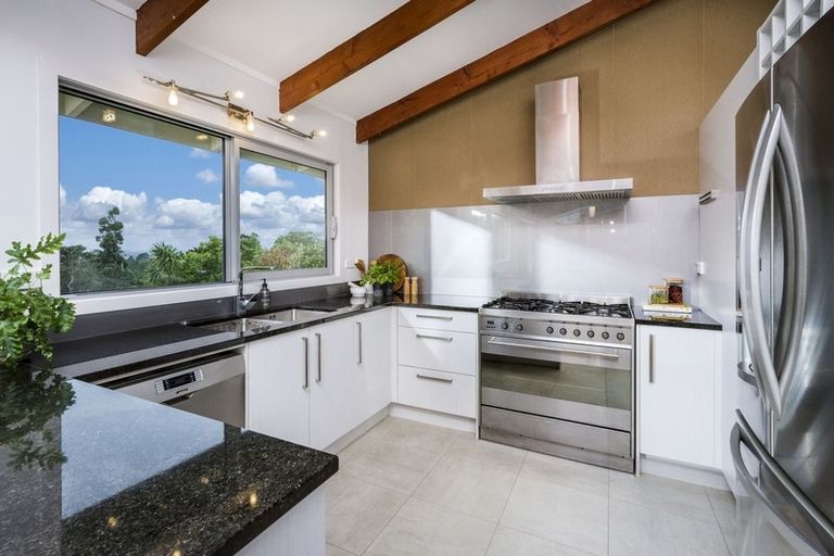 Photo of property in 14 Havenwood Place, Birkenhead, Auckland, 0626