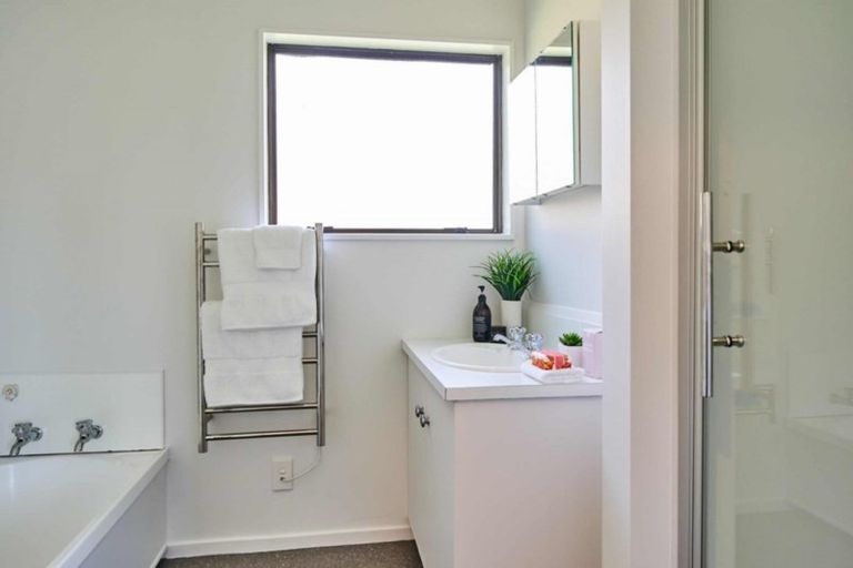 Photo of property in 4a Glenbrook Grove, Naenae, Lower Hutt, 5011