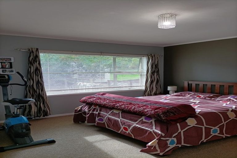 Photo of property in 1/63 Chartwell Avenue, Glenfield, Auckland, 0629