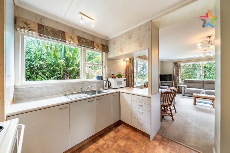 Photo of property in 64 Glanmire Road, Newlands, Wellington, 6037