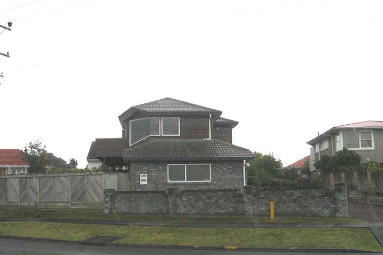 Photo of property in 1/104 Coronation Road, Hillcrest, Auckland, 0627