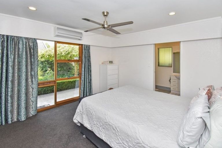 Photo of property in 9 Tulloch Place, Conifer Grove, Takanini, 2112