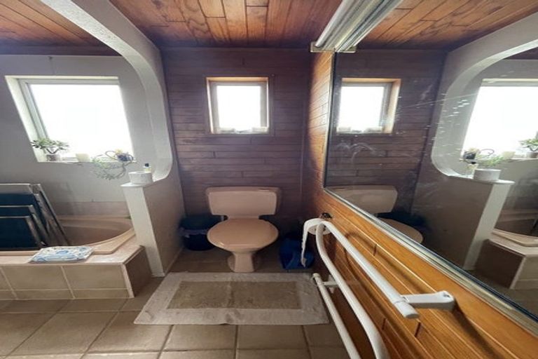 Photo of property in 132 Cascades Road, Pakuranga Heights, Auckland, 2010