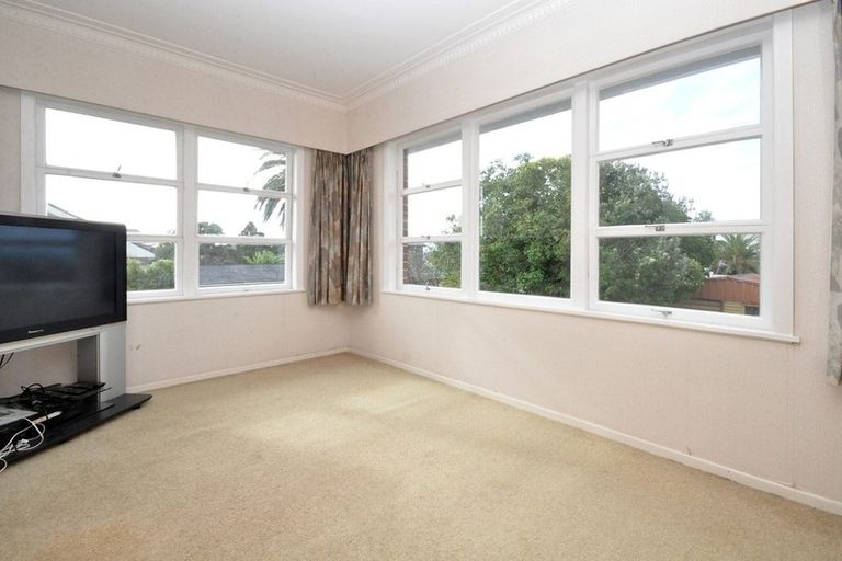 Photo of property in 28 Grassways Avenue, Pakuranga, Auckland, 2010