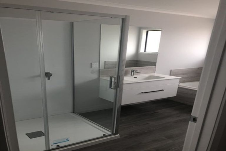 Photo of property in 1 Orawahi Road, Glenbrook, 2681