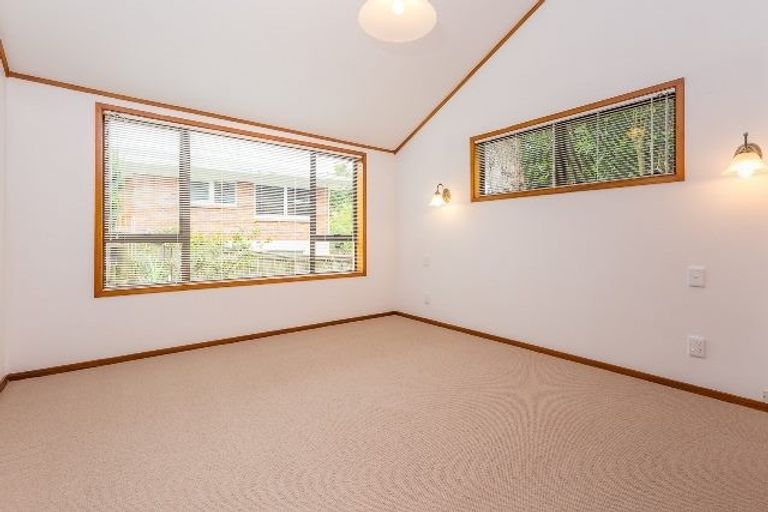 Photo of property in 5 Totara Grove, Hillcrest, Auckland, 0627