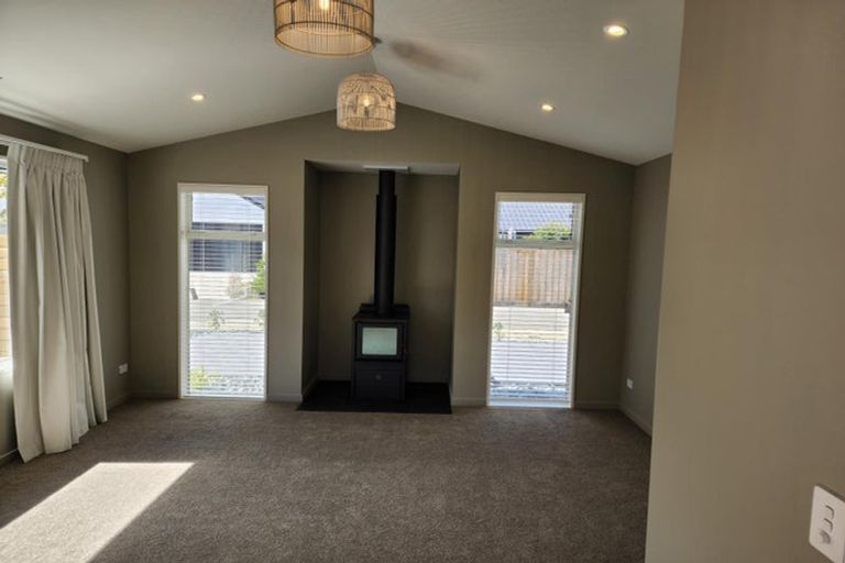 Photo of property in 5 Old Stone Lane, Cracroft, Christchurch, 8022