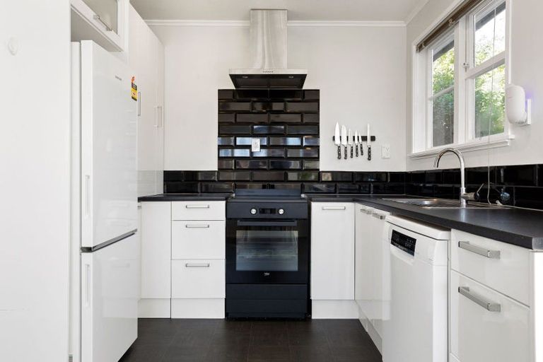 Photo of property in 80 Fairfield Road, Fairfield, Hamilton, 3214