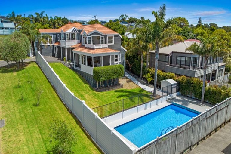 Photo of property in 631 Beach Road, Rothesay Bay, Auckland, 0630