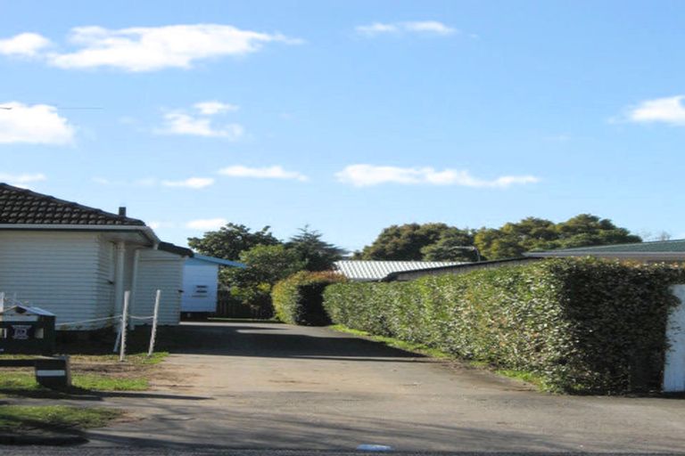 Photo of property in 2/24 Kelvin Road, Papakura, 2110