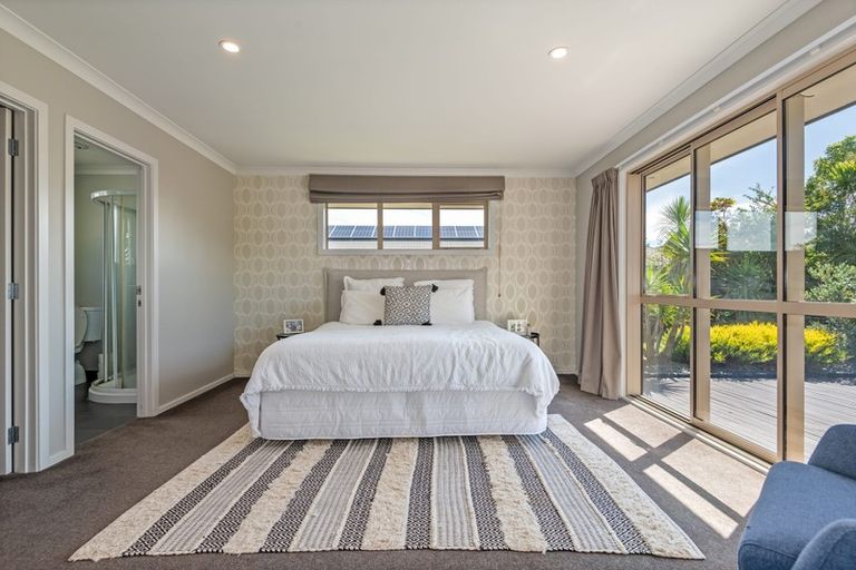 Photo of property in 5 Galea Grove, Kelvin Grove, Palmerston North, 4414