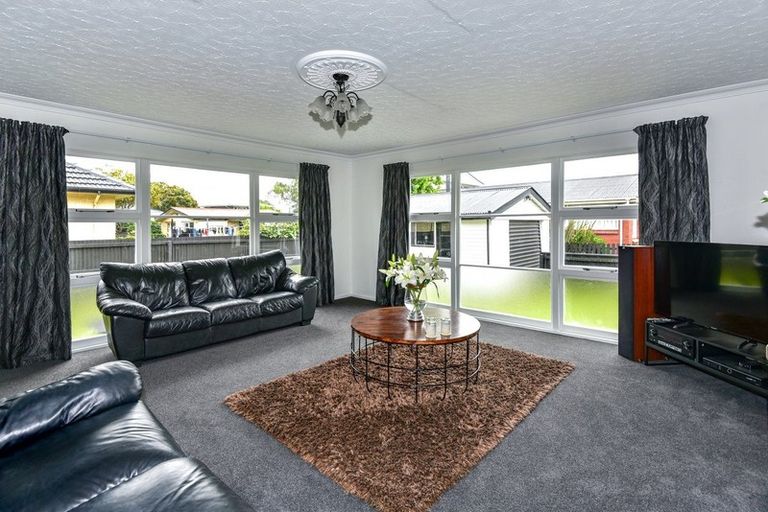 Photo of property in 1 Brookby Crescent, Avonhead, Christchurch, 8042