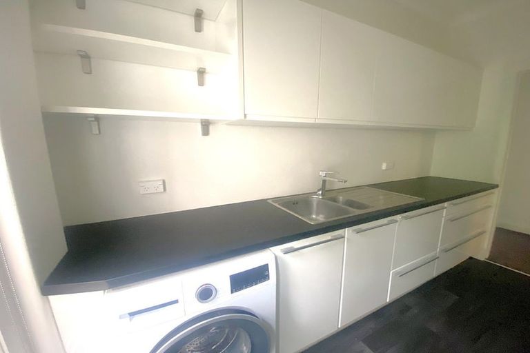 Photo of property in Fountain Court, 3/48 Oriental Parade, Oriental Bay, Wellington, 6011