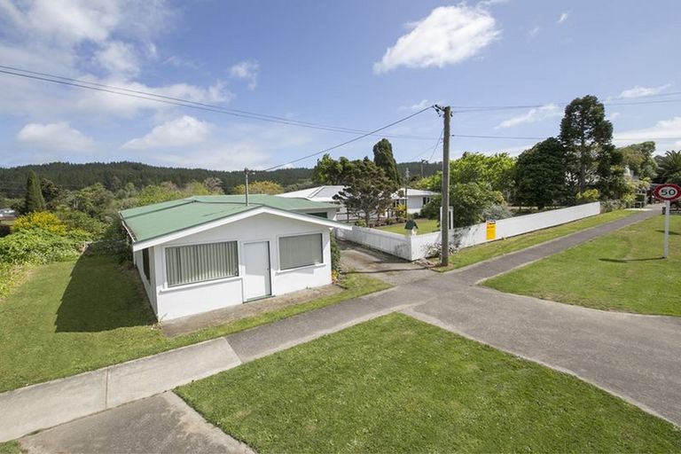 Photo of property in 18 School Road, Riverhead, 0820