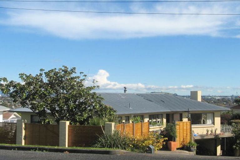Photo of property in 101 Bradbury Road, Botany Downs, Auckland, 2010