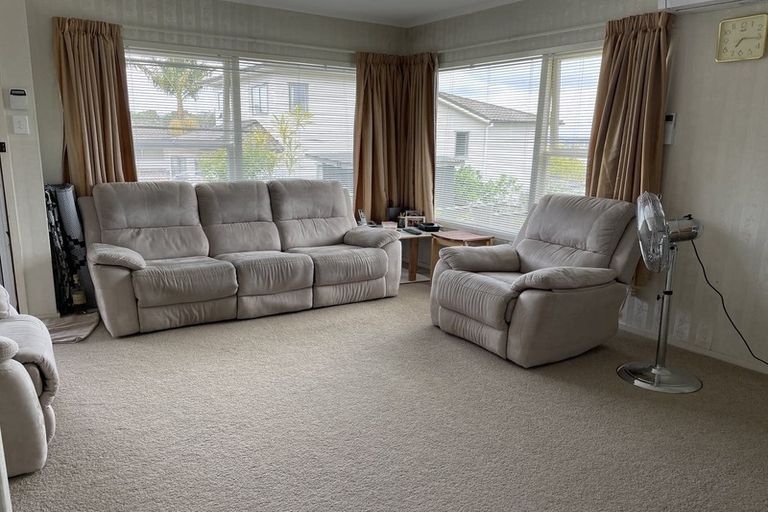 Photo of property in 2/17 Jenelin Road, Glendene, Auckland, 0602