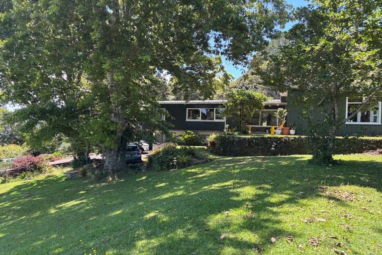 Photo of property in 274 Scenic Drive, Titirangi, Auckland, 0604